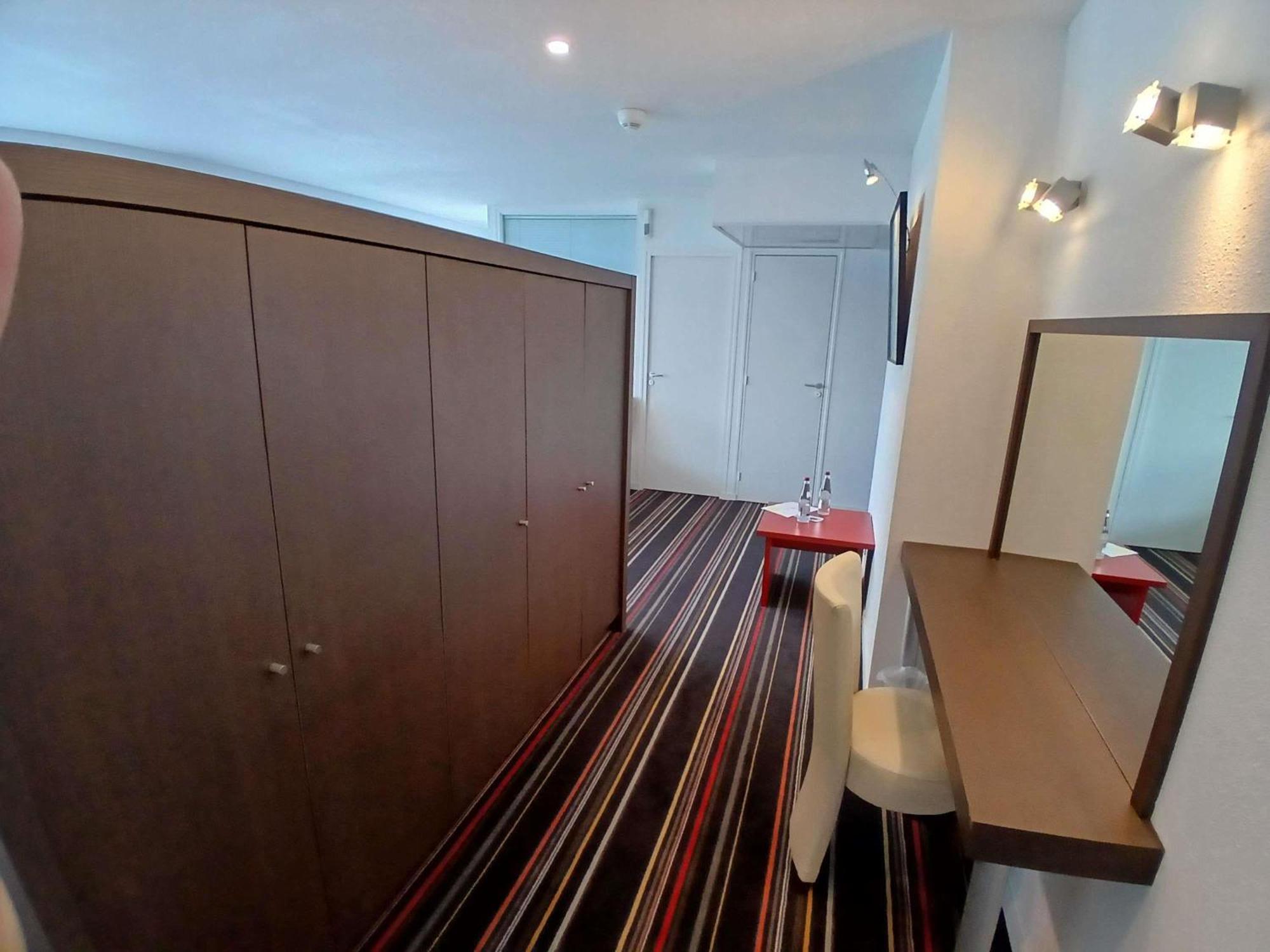 Ibis Styles Segre Hotell Exteriör bild