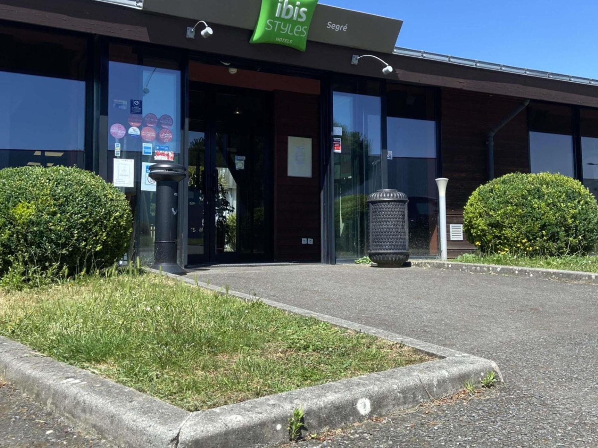 Ibis Styles Segre Hotell Exteriör bild